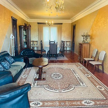 Villa Jakos Paradise バトゥーミ エクステリア 写真